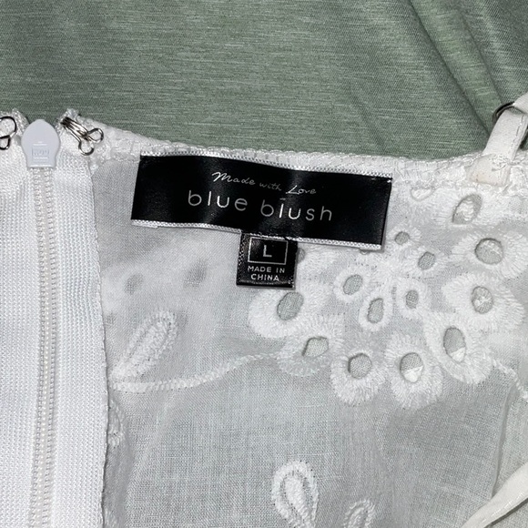 White sleeveless v neck eyelet floral romper with waist tie - Picture 3 of 3